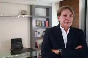 Dr. Πέτρος Σταύρος
