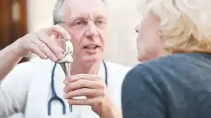 Πότε μπορεί να χρειαστεί μία επέμβαση αναθεώρησης ολικής αρθροπλαστικής γόνατος;